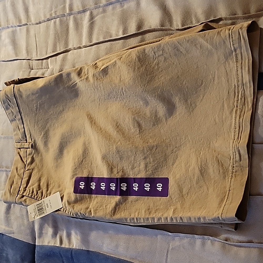 Izod Men’s Khaki Shorts